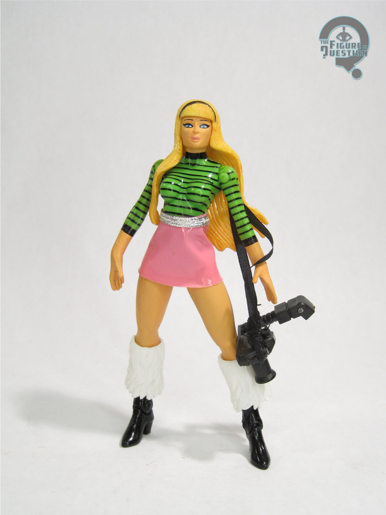 Gwen lends four arms an additional hand